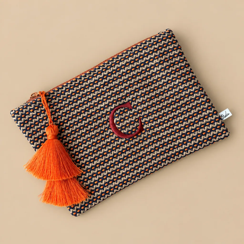 necessaire bordada tassel laranja.webp