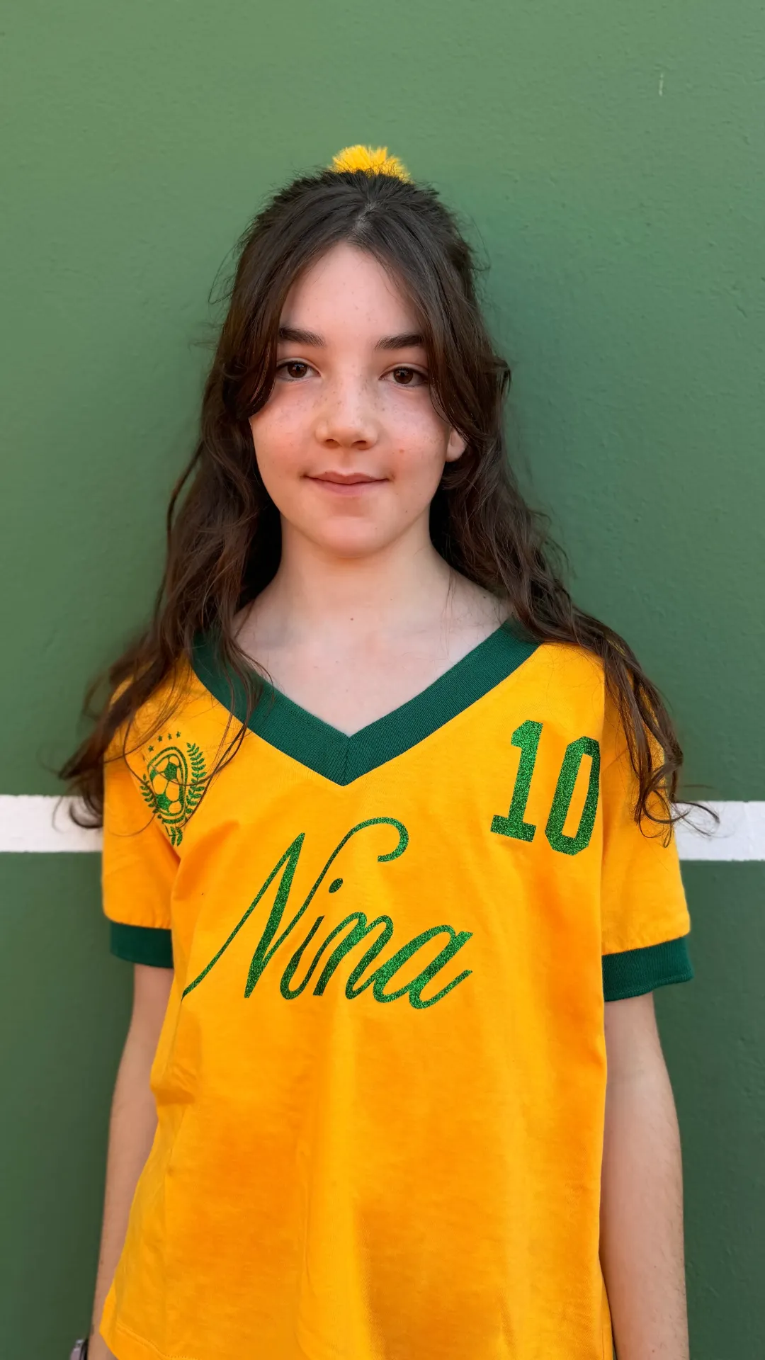 Camiseta Feminina Amarela com Gola V (PP)