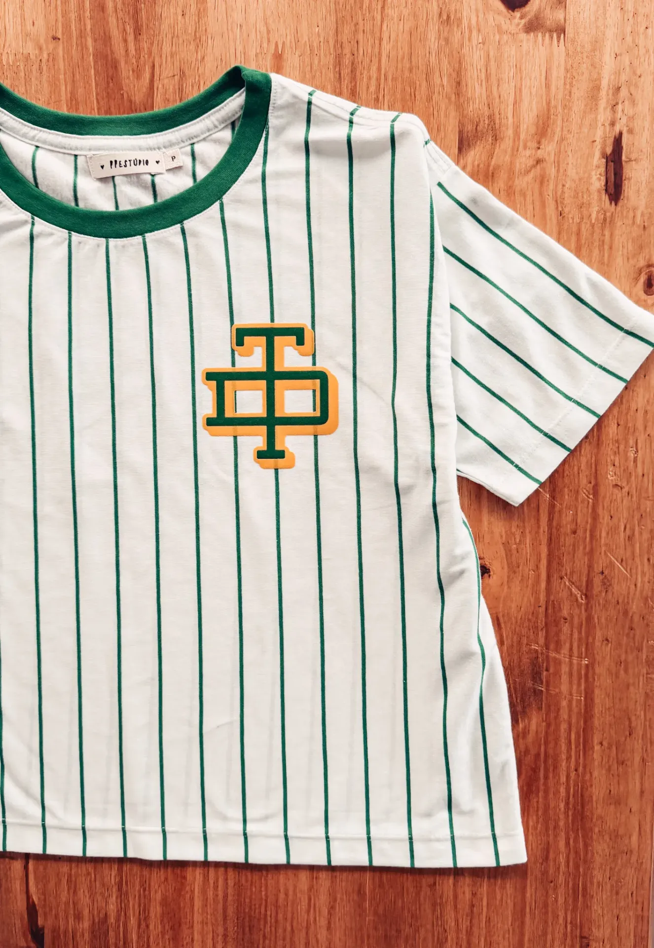 Camiseta Feminina Listras Verticais