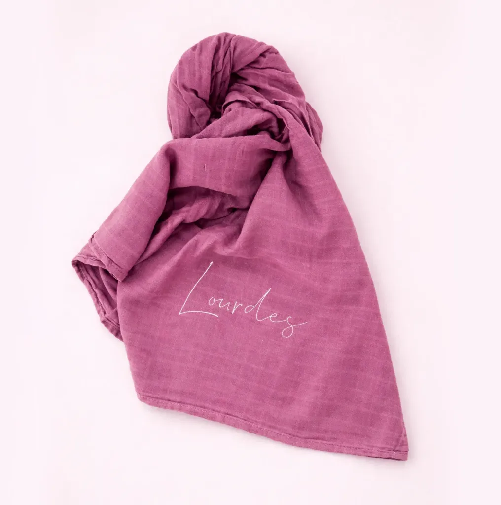 Swaddle Bordado Rosa Escuro