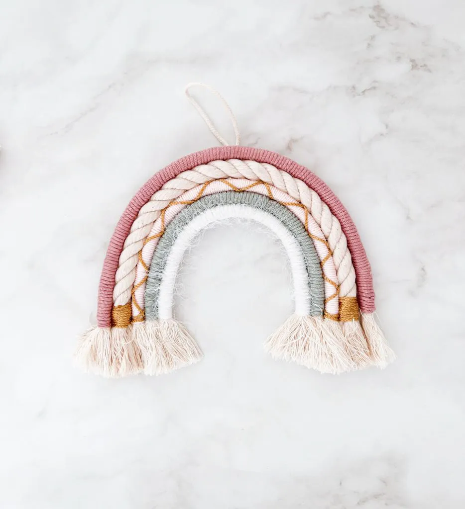 Arco Íris em Macramê Rosa