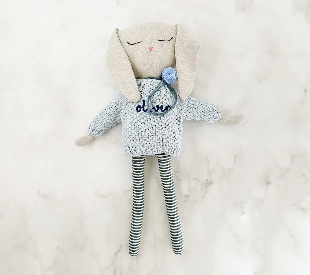 Coelho Artesanal em Linho com Malha Personalizada Azul