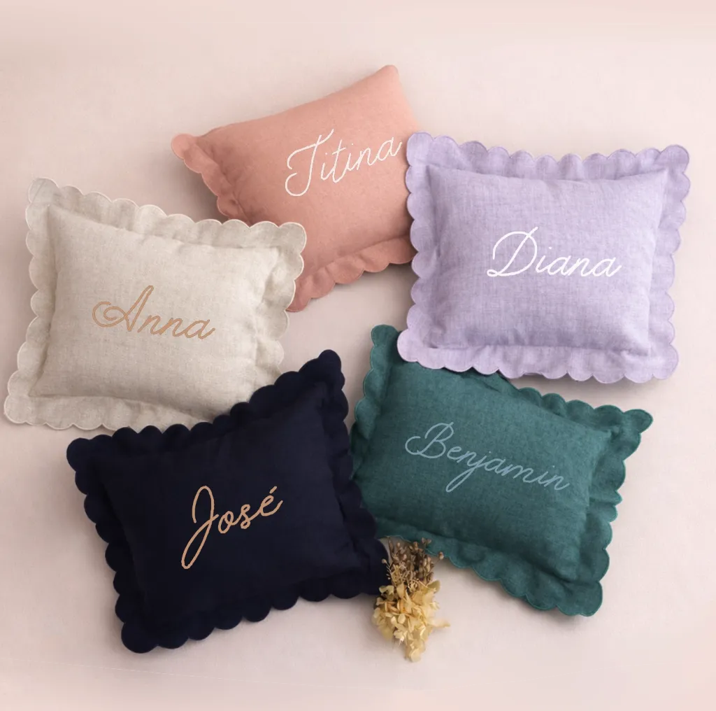 Almofada Personalizada com Nome Bordado (Cru)