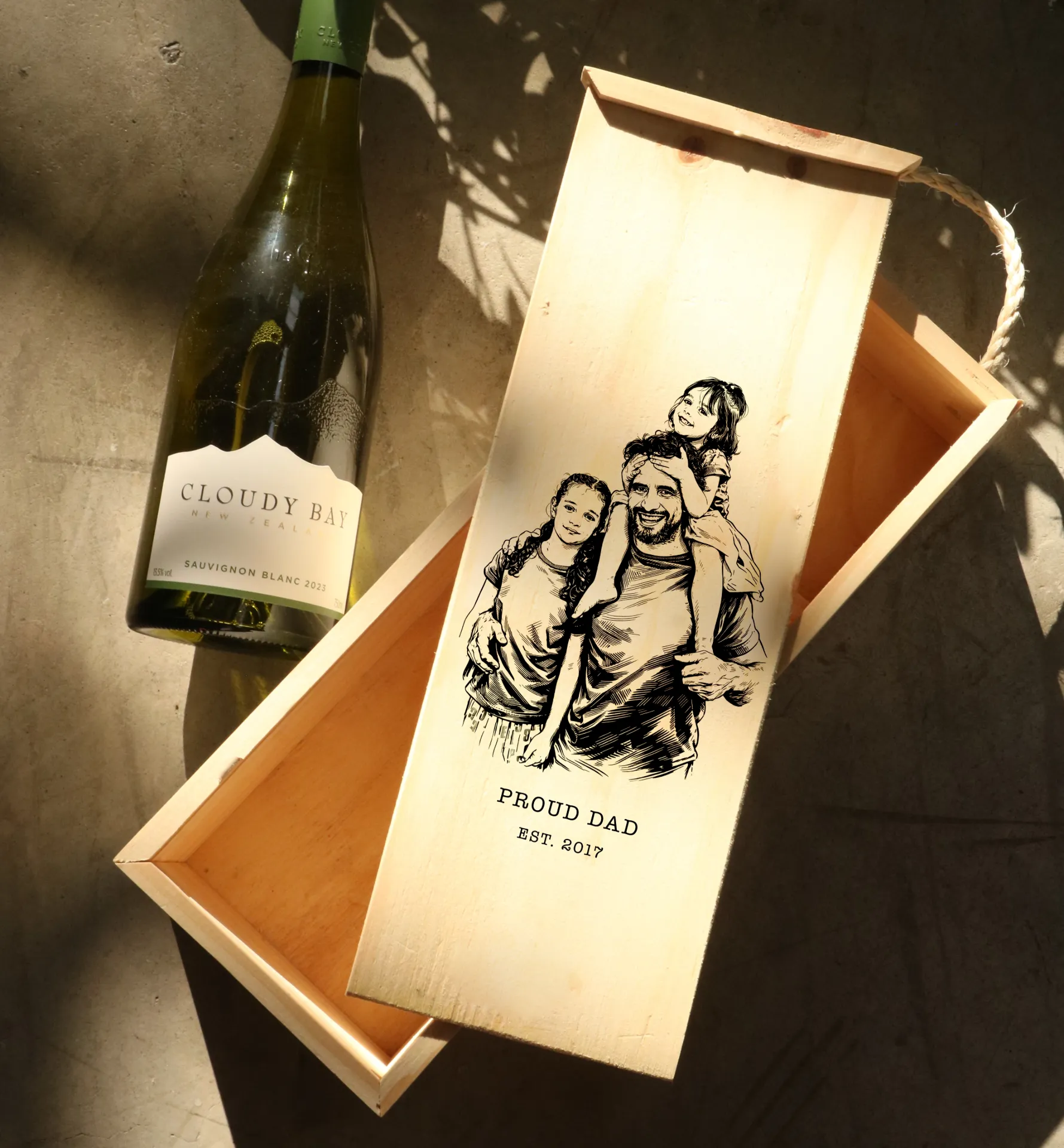 Porta Vinho em Madeira Line Art Família