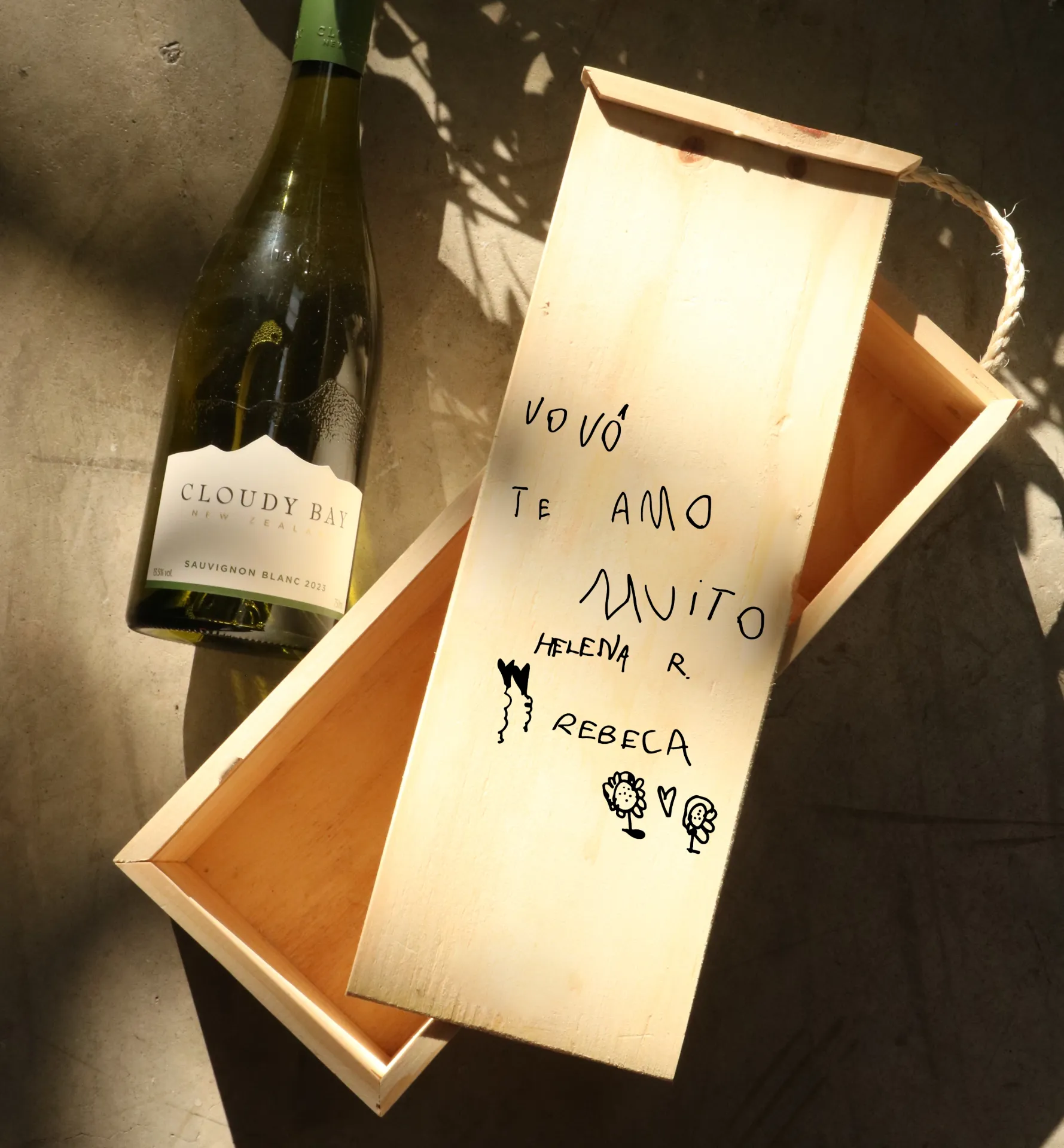 [PP-3141] Porta Vinho em Madeira com Grafia Própria