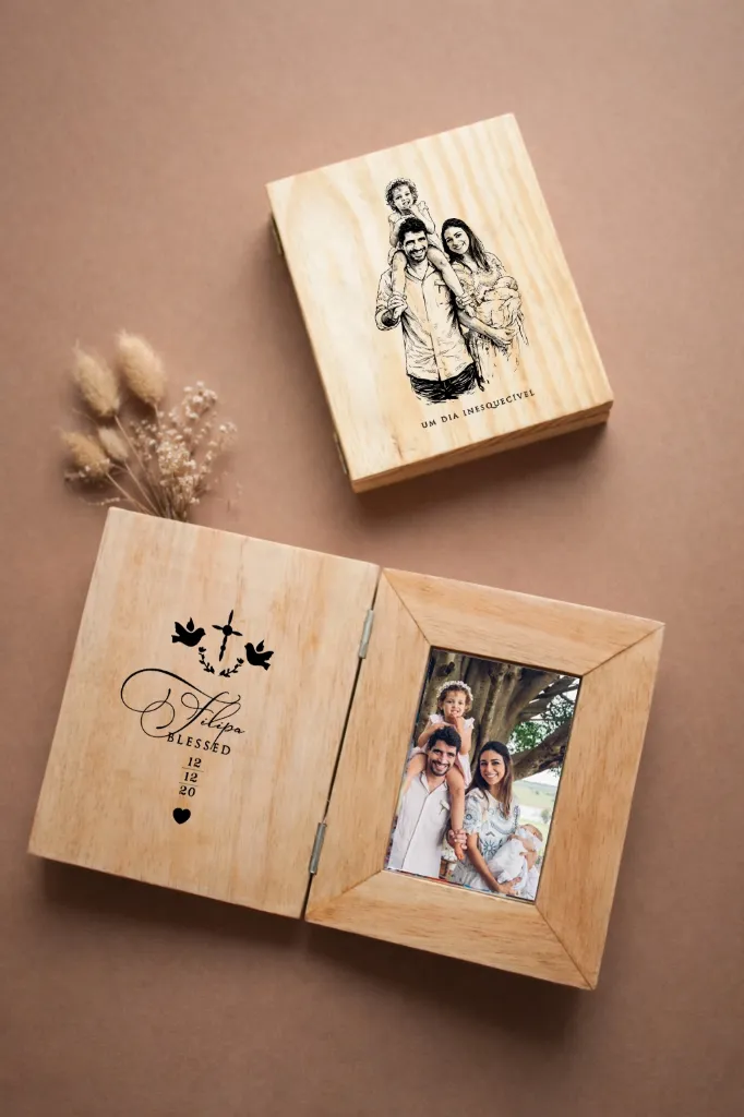 Porta Retratos em Madeira modelo Livro Layout Batizado ou Comunhão