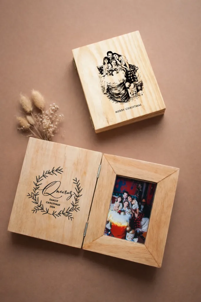 [PP-3135] Porta Retratos em Madeira modelo Livro Layout Natal